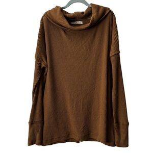 We The Free long sleeve cowl neck pullover sweater size small, split back